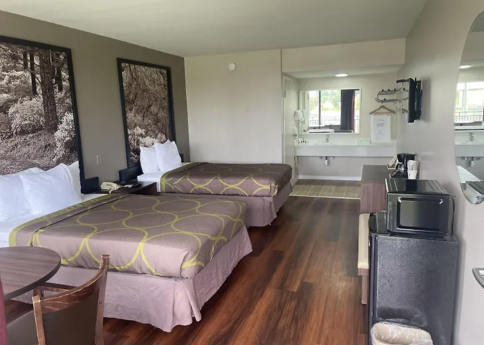 Super 8 By Wyndham Valdosta Mall