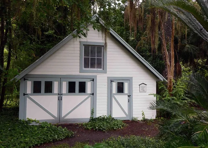 1872 Denham Inn